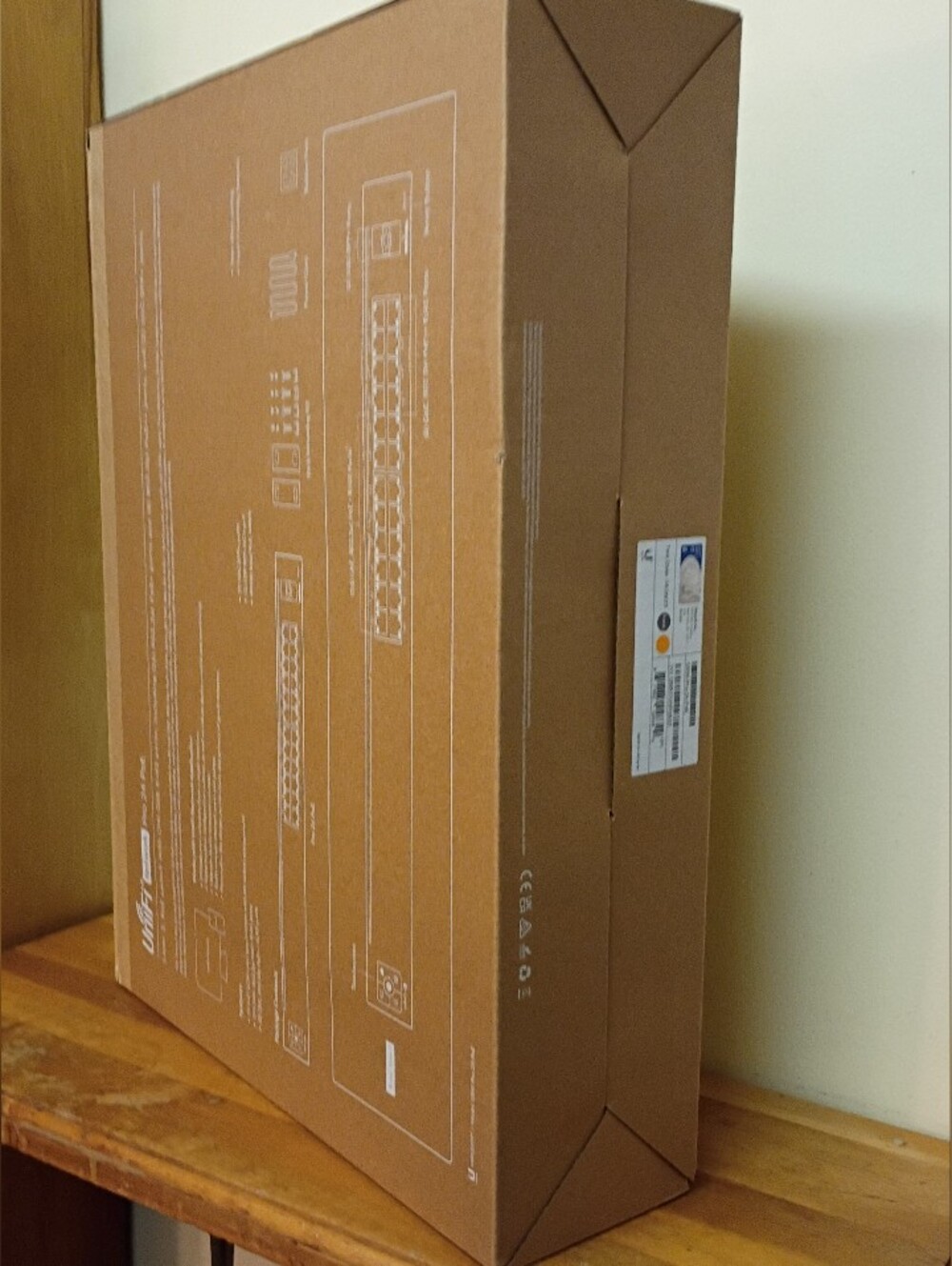 UniFi Network Pro 24 PoE Ubiquiti BRAND-NEW in ORIGINAL SEALED box ⭐GREAT DEAL⭐ - Picture 2 of 16